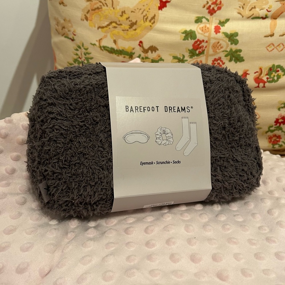 NWT Barefoot Dreams CozyChic Eye Mask and Socks Set